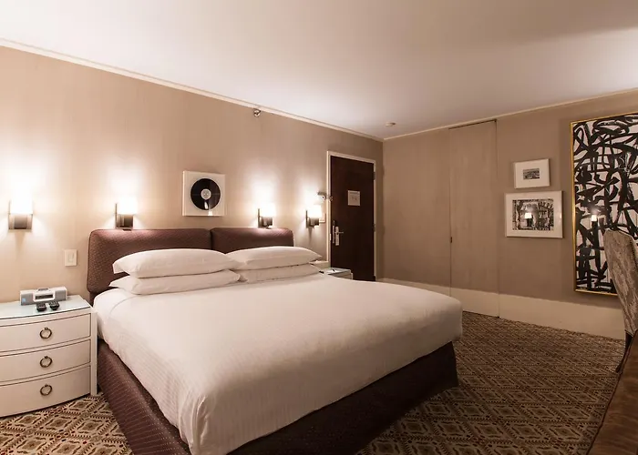 City Club Hotel